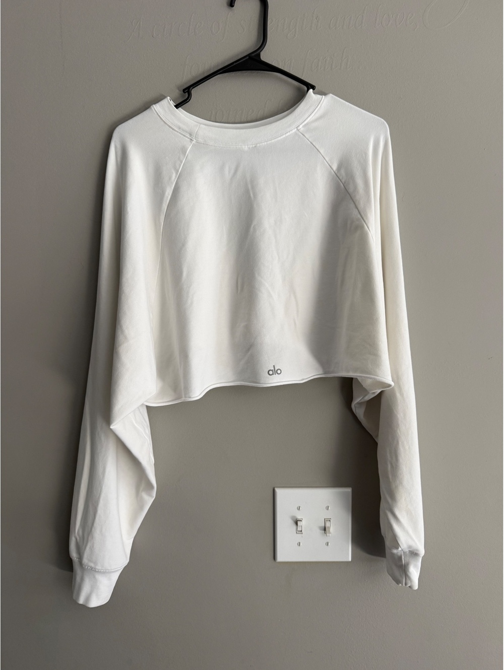 Alo Cropped NWOT white crewneck sweater